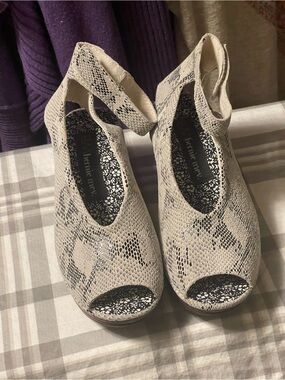 bernie mev. Neutral Snake-Print Peep Toe Heels